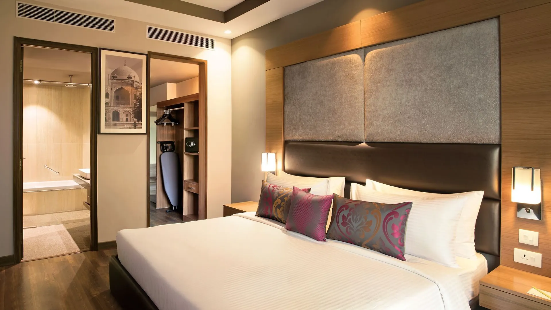 Lemon Tree Hotel Sohna Road Gurgaon 3*,  India